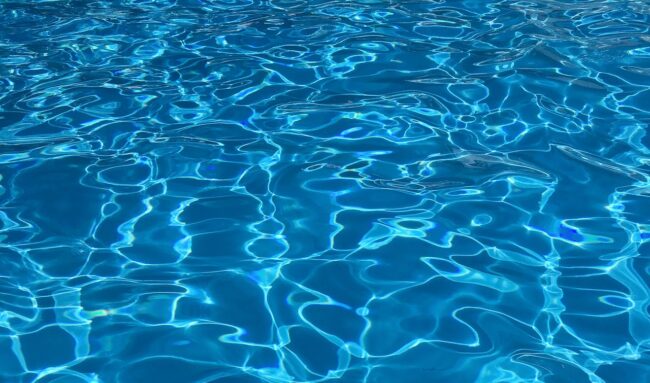 Que choisir pour le traitement de l'eau de sa piscine entre chlore, sel ou brome ?